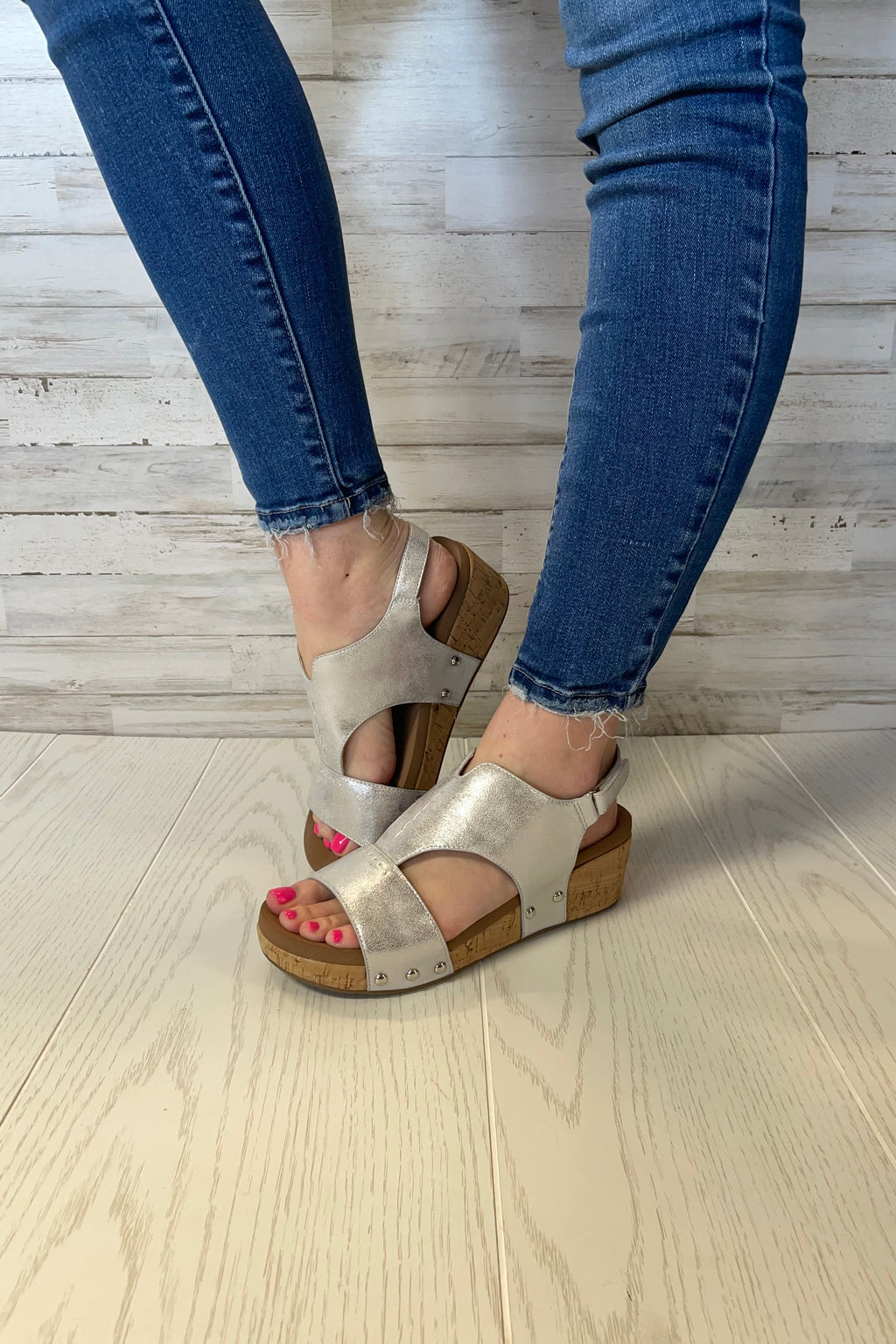 Refreshing Wedges-White Metallic