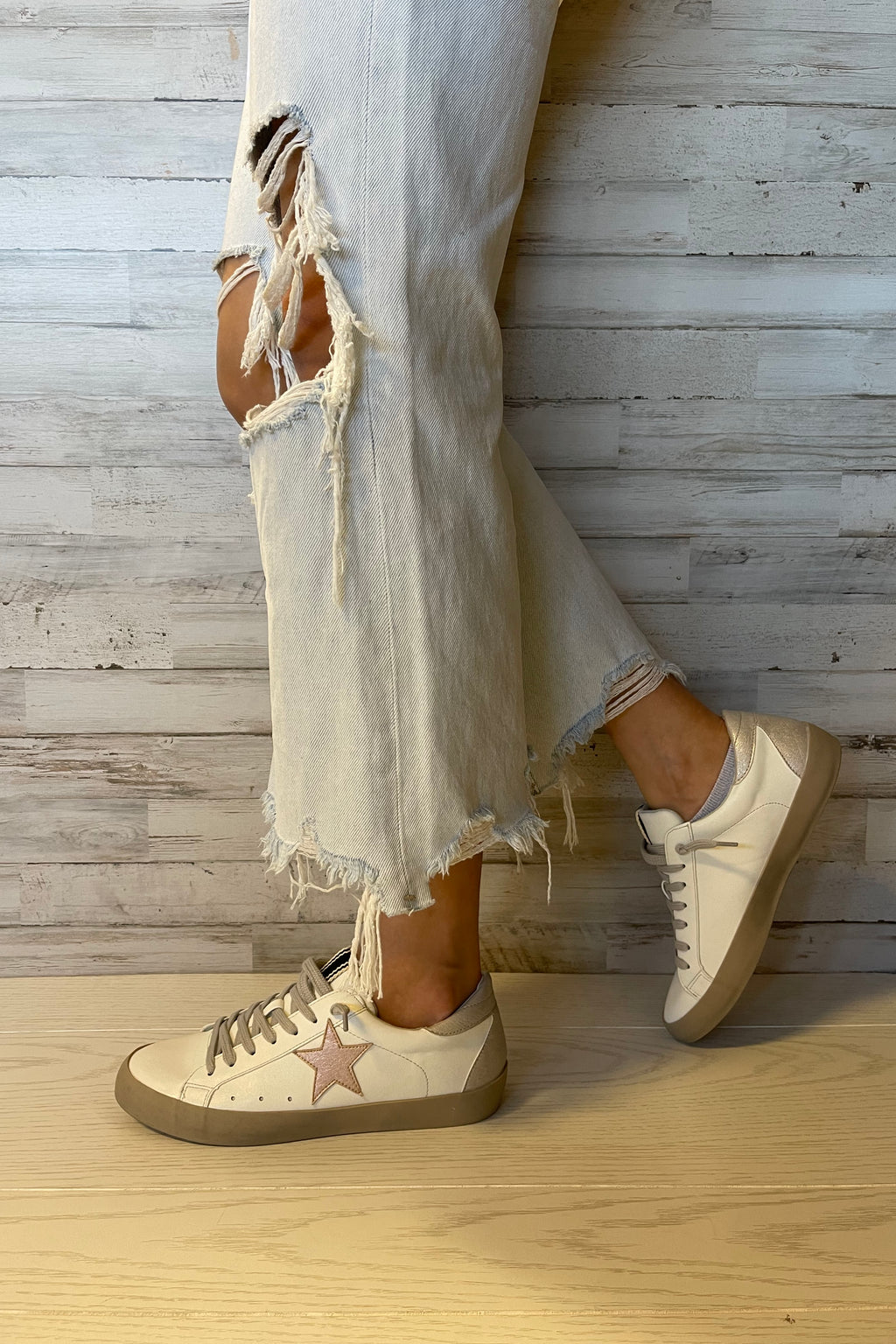 Paula Low Top Sneakers